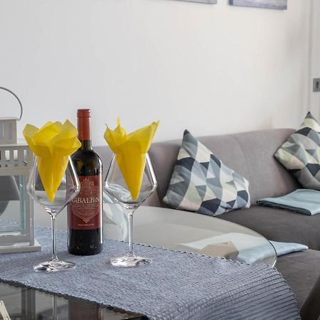 Apartment Arce Frontline Seaview ネルハ エクステリア 写真